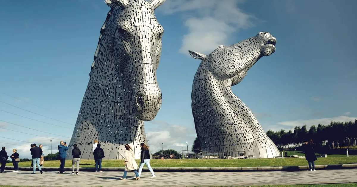 The Hairy Coo's Highlands-edge day, on a tour of Stirling Castle, castle tours in Europe