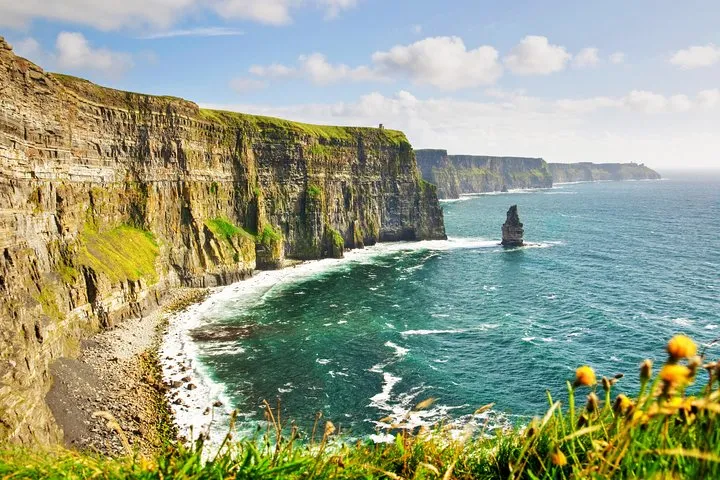 From Galway along the Burren to Dunguaire Castle and the Cliffs of Moher, with a local guide, on a tour of Kilkenny Castle, castle tours in Europe