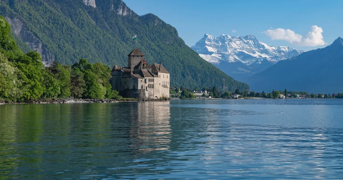 Entry to Chillon Castle on Lake Geneva with an audio guide, on a tour of Chillon Castle, castle tours in Europe