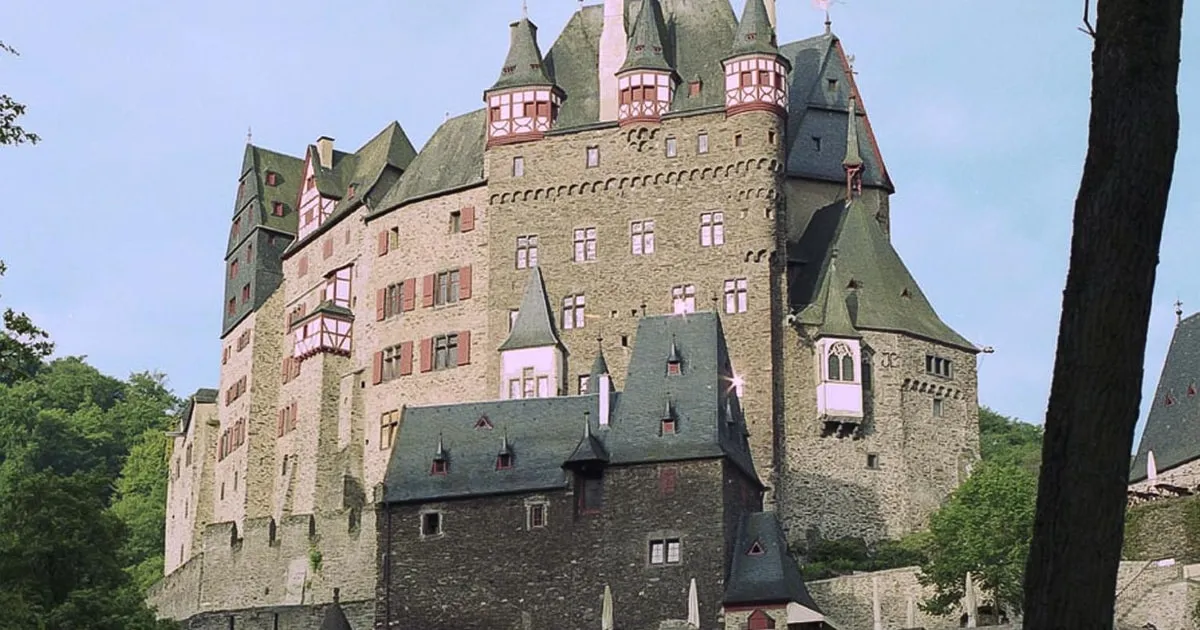 A van day from Frankfurt to the Moselle valley and Eltz Castle, with the guided indoor tour and a light evenin, on a tour of Eltz Castle, castle tours in Europe